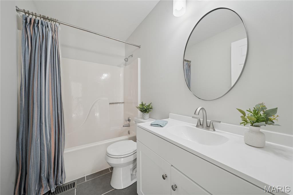 709 Ginger Wood Court Ballwin, MO 63021 - Photo 14 of 18