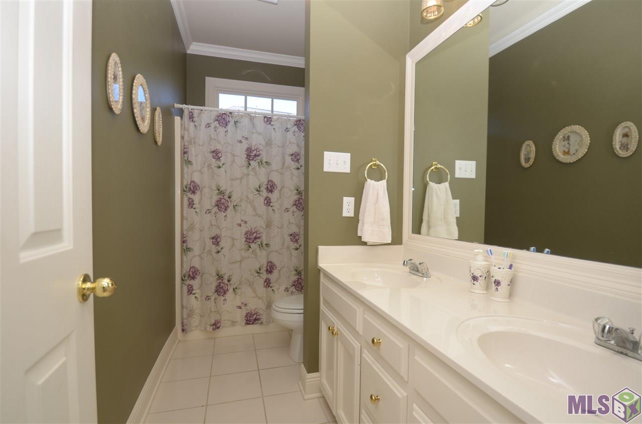 10627 Ridgebrook Avenue Baton Rouge, LA 70809 - Photo 11 of 19