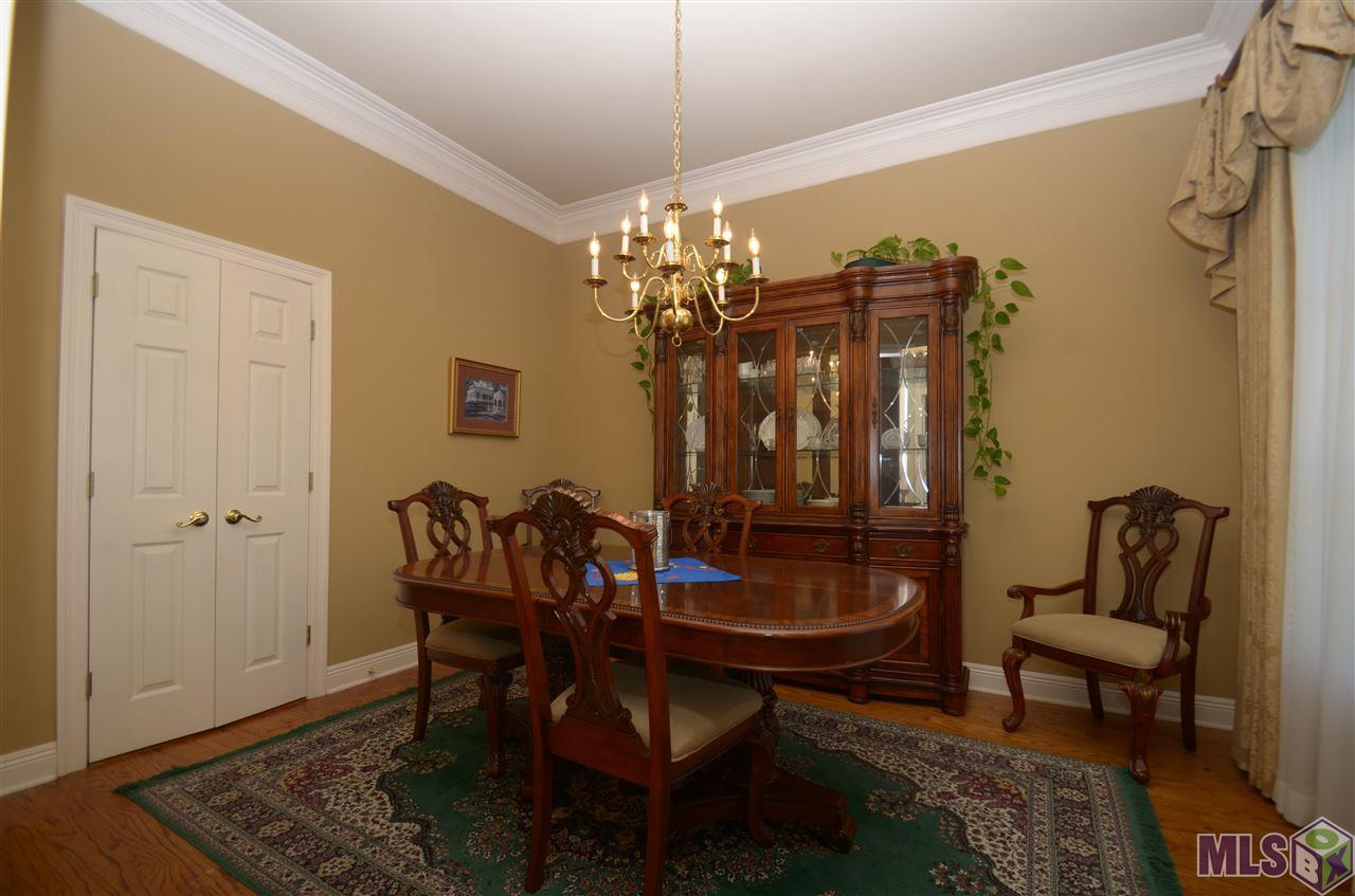 10627 Ridgebrook Avenue Baton Rouge, LA 70809 - Photo 3 of 19