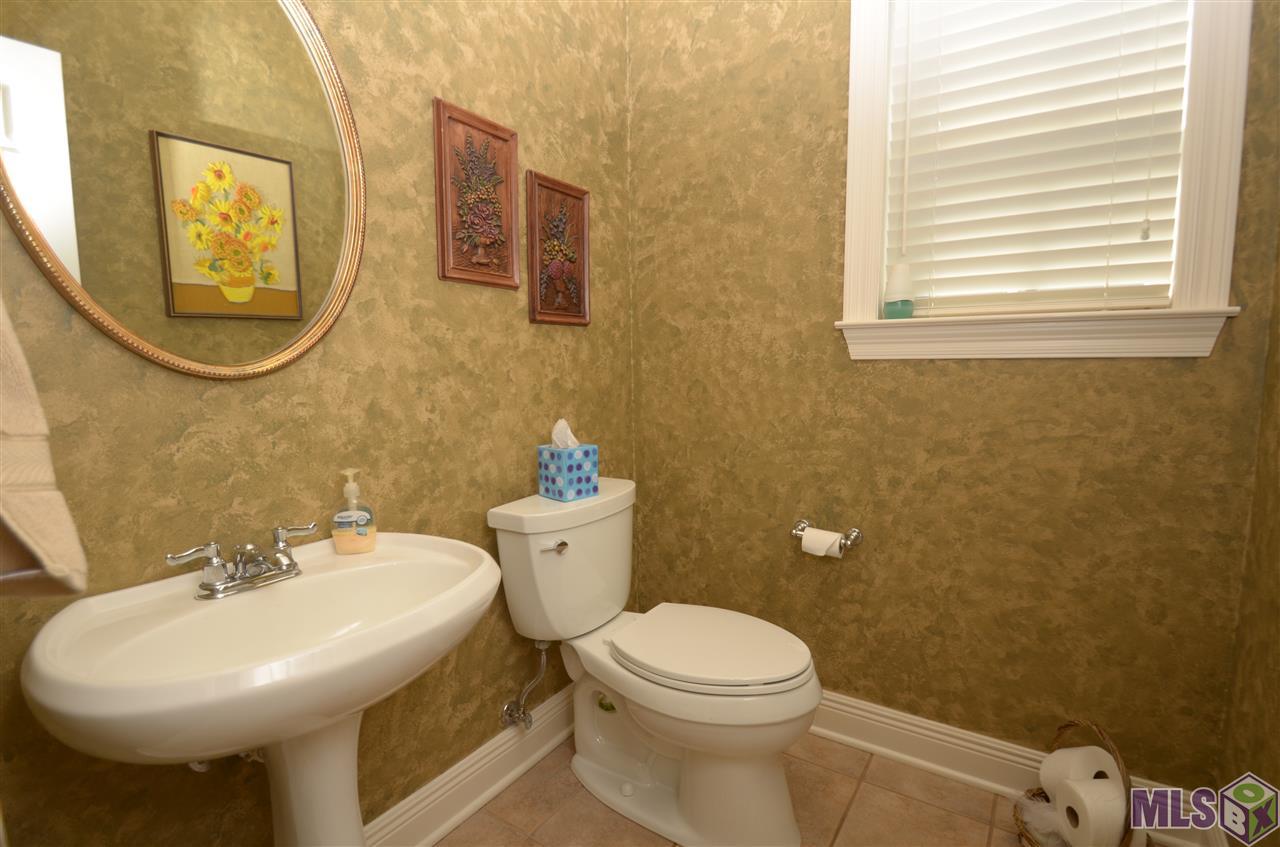 10627 Ridgebrook Avenue Baton Rouge, LA 70809 - Photo 8 of 19