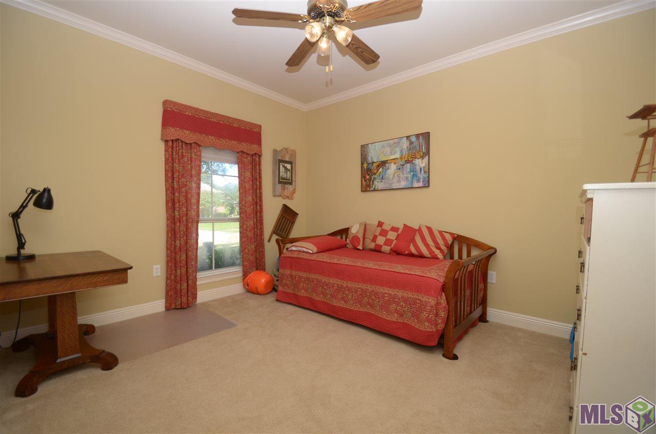 10627 Ridgebrook Avenue Baton Rouge, LA 70809 - Photo 9 of 19