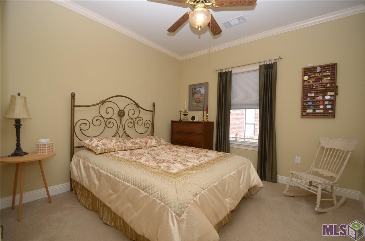 10627 Ridgebrook Avenue Baton Rouge, LA 70809 - Photo 10 of 19