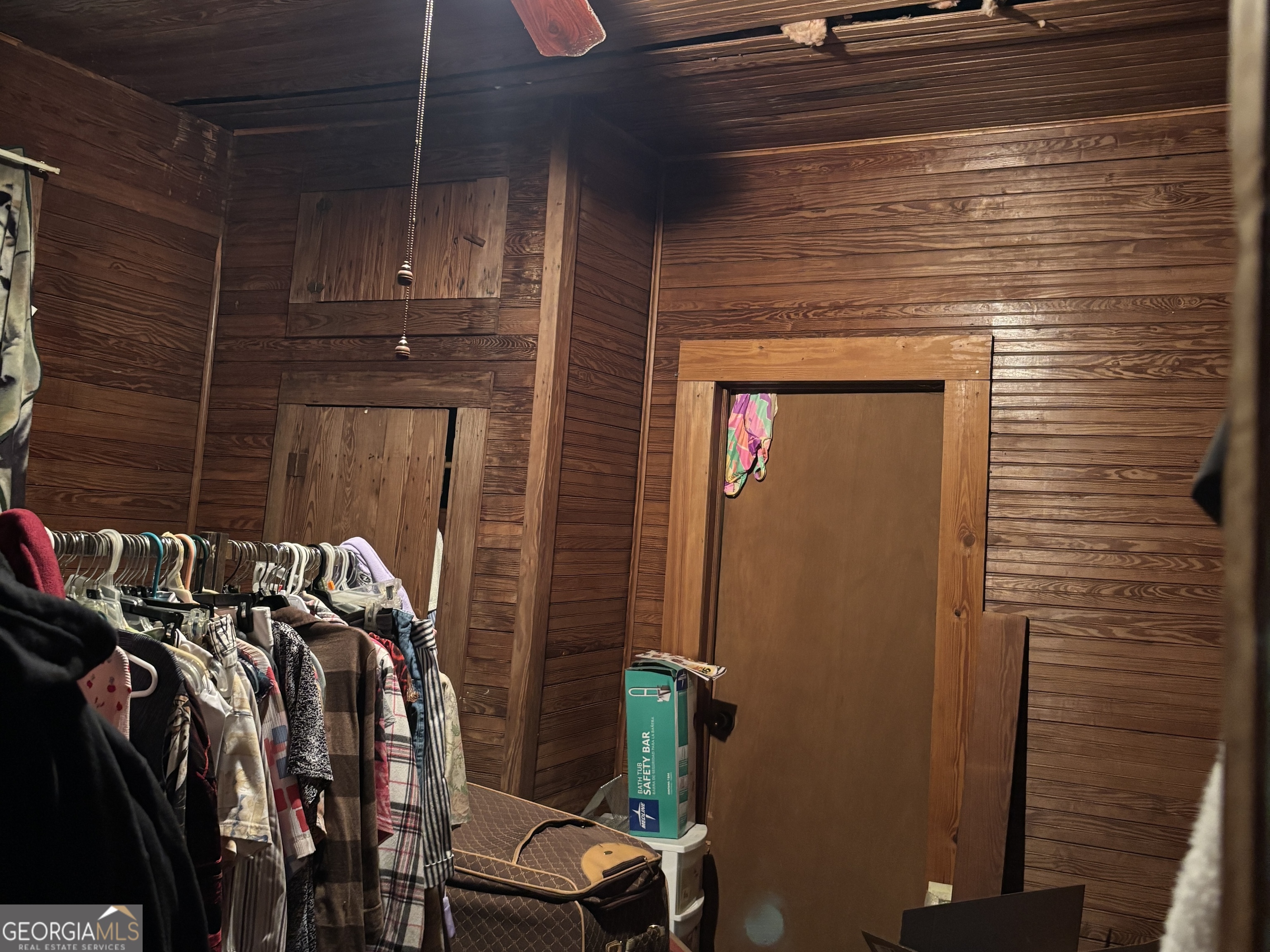 13272 Florida Avenue St. George, GA 31562 - Photo 9 of 16 a view of walk in closet