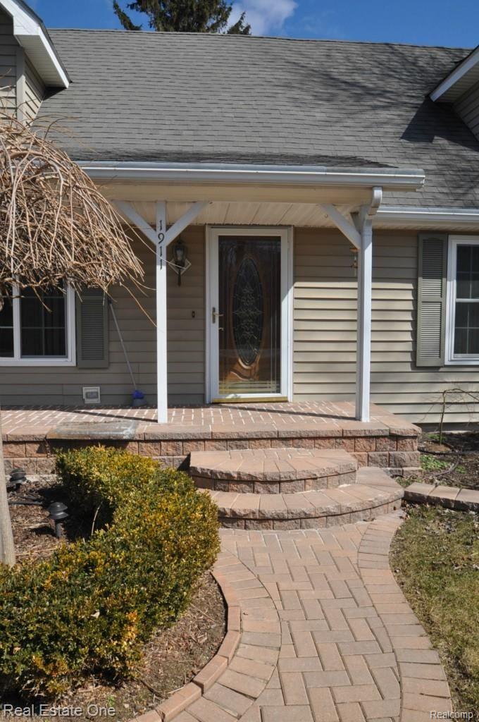 1911 John R Road Rochester, MI 48307 - Photo 5 of 30 4.JPG