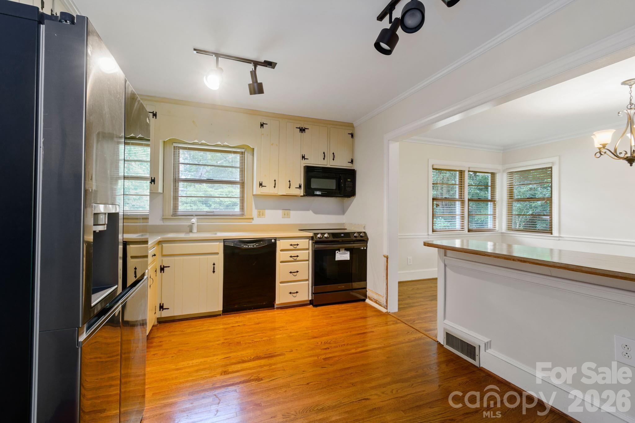 4215 Chelmsford Road Charlotte, NC 28211 - Photo 9 of 23 Gallery Image 9