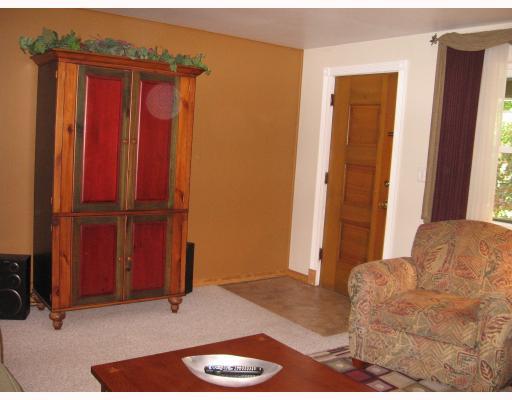122 Edward Street McKees Rocks, PA 15136 - Photo 3 of 18 Living Room.