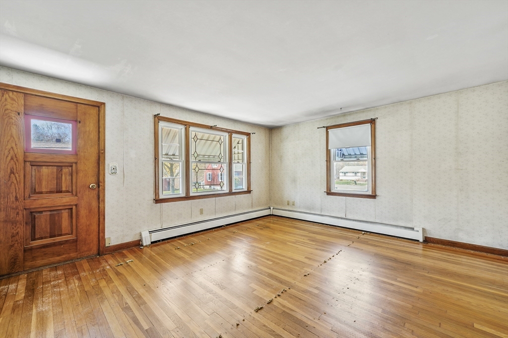 35 Stillwater Road Methuen, MA 01844 - Photo 4 of 42