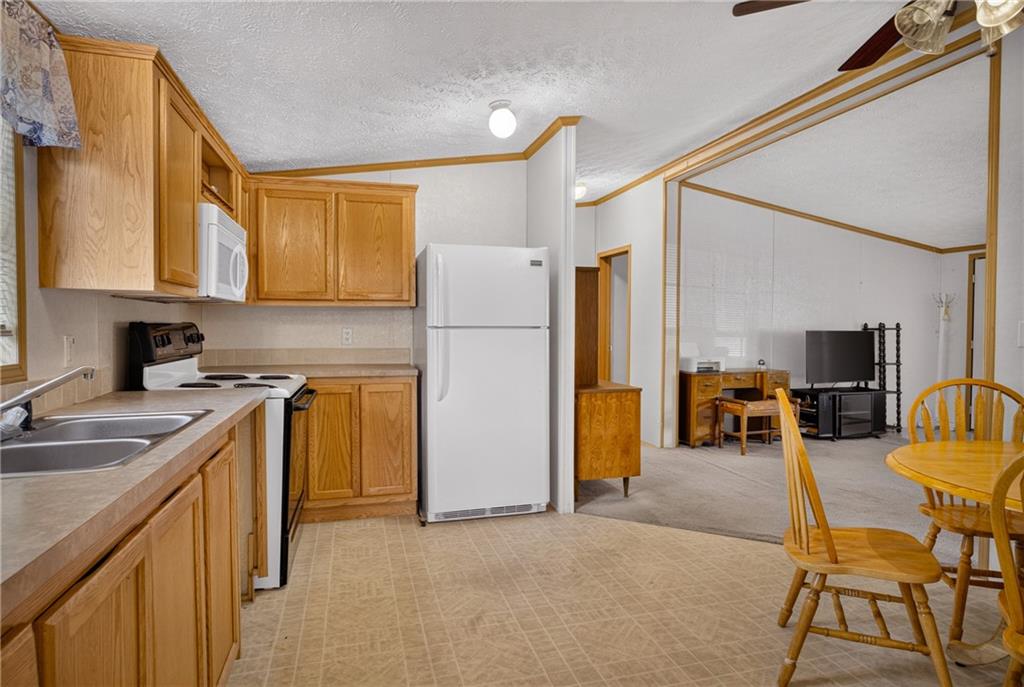 424 Castle Road Washington, PA 15301 - Photo 14 of 32