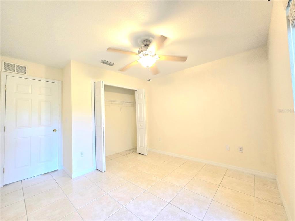 820 Shamrock Drive Sebring, FL 33875 - Photo 12 of 38 a view of a bathroom with a bathtub and a shower