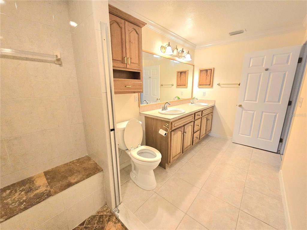 820 Shamrock Drive Sebring, FL 33875 - Photo 18 of 38 a bathroom with a granite countertop sink toilet and shower