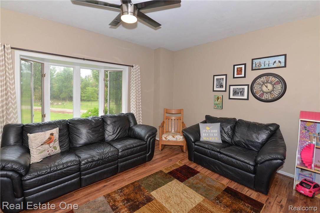 2812 Tozer Road North Branch, MI 48461 - Photo 8 of 87 Another place to relax