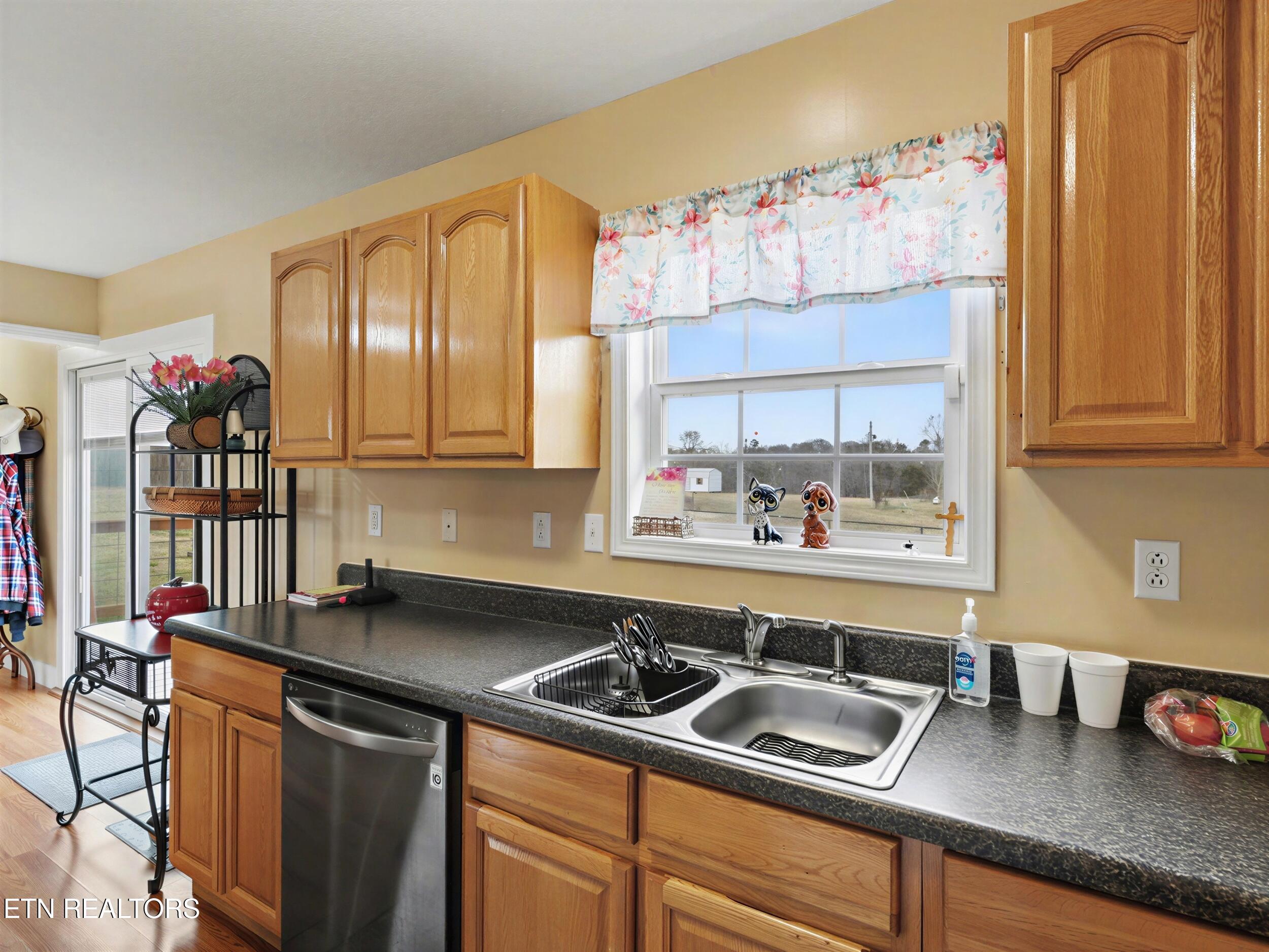 2833 Pinecrest Road Jacksboro, TN 37757 - Photo 15 of 40 25_36