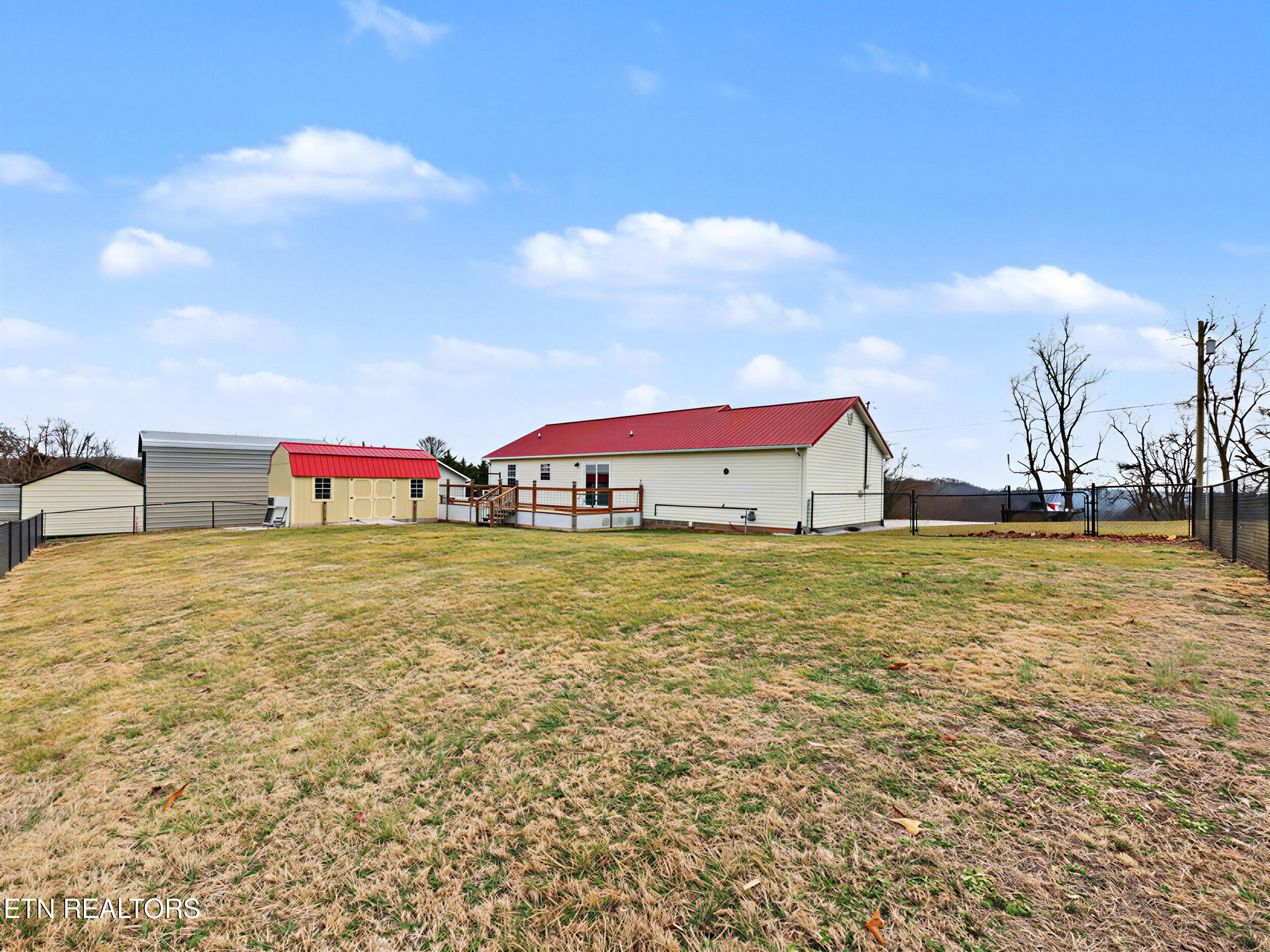 2833 Pinecrest Road Jacksboro, TN 37757 - Photo 33 of 40 28_39