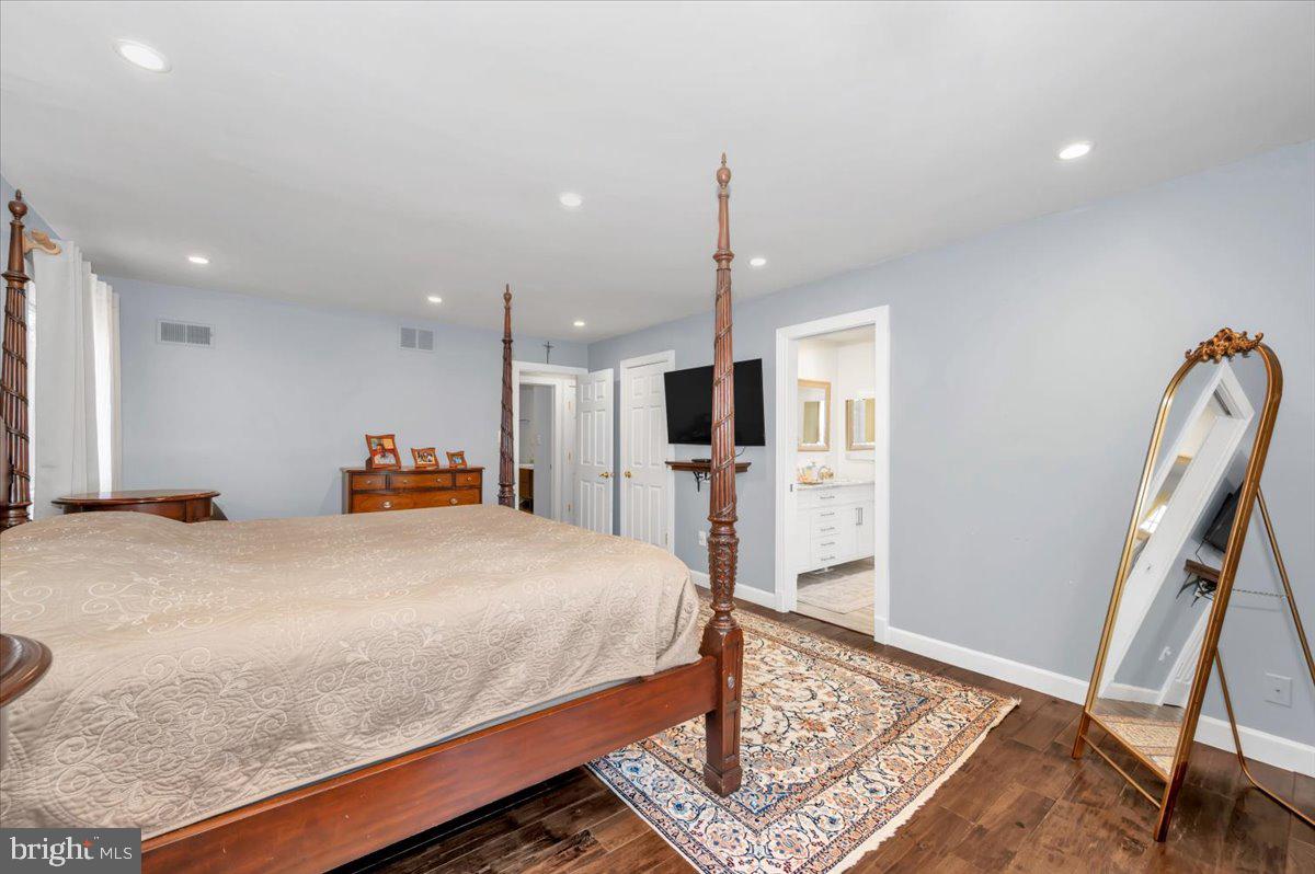 10101 Lloyd Road Potomac, MD 20854 - Photo 27 of 65 Main Level Primary Bedroom