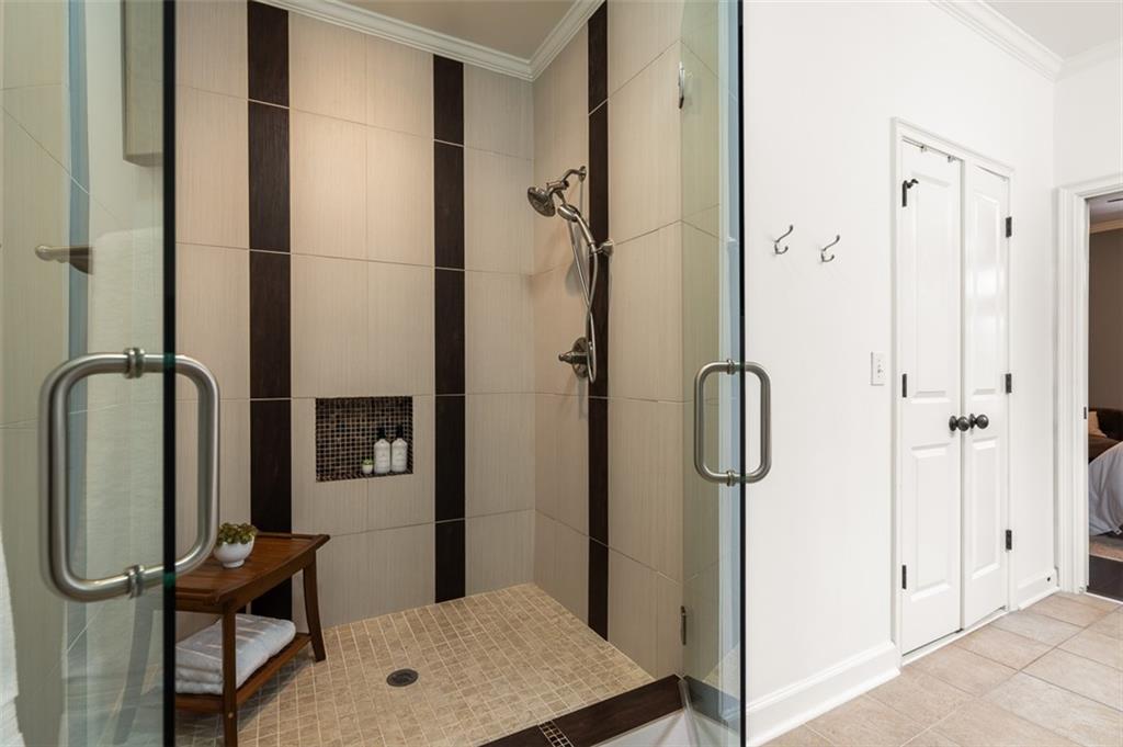 825 Highland Lane Northeast, Unit 1112 Atlanta, GA 30306 - Photo 23 of 39 a bathroom with a shower