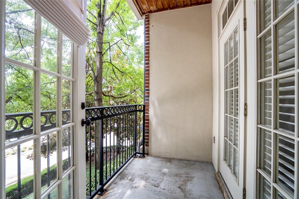825 Highland Lane Northeast, Unit 1112 Atlanta, GA 30306 - Photo 10 of 39 a view of entryway