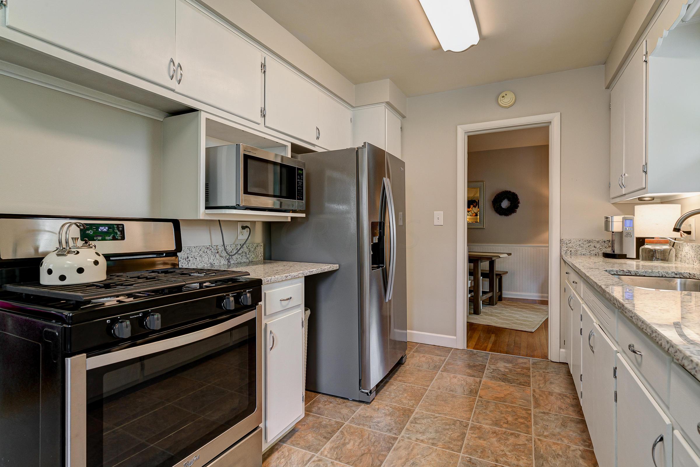 2191 Nottingham Road Columbus, OH 43221 - Photo 11 of 28