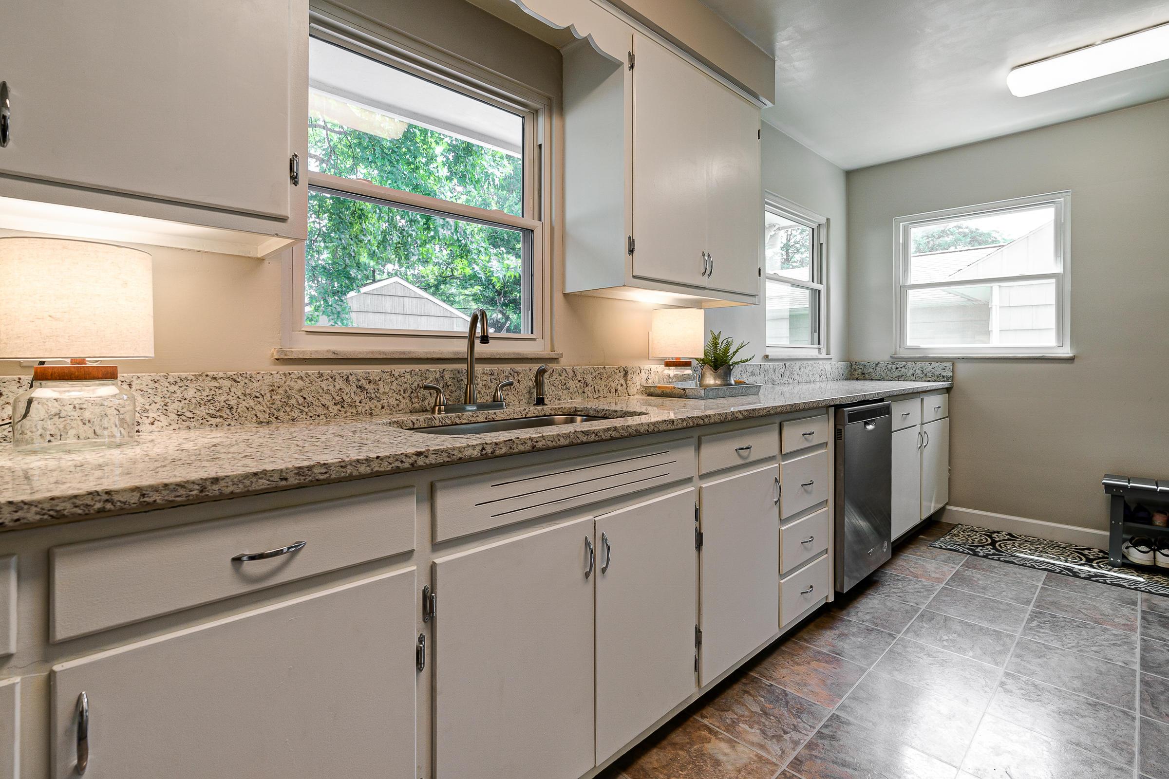 2191 Nottingham Road Columbus, OH 43221 - Photo 8 of 28