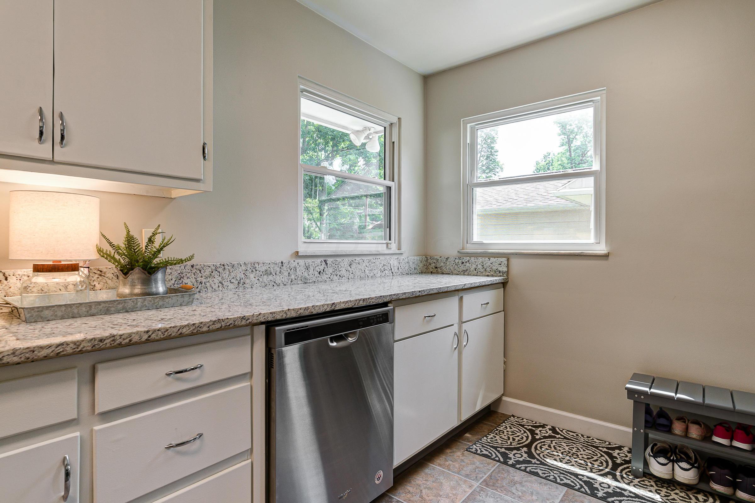 2191 Nottingham Road Columbus, OH 43221 - Photo 9 of 28