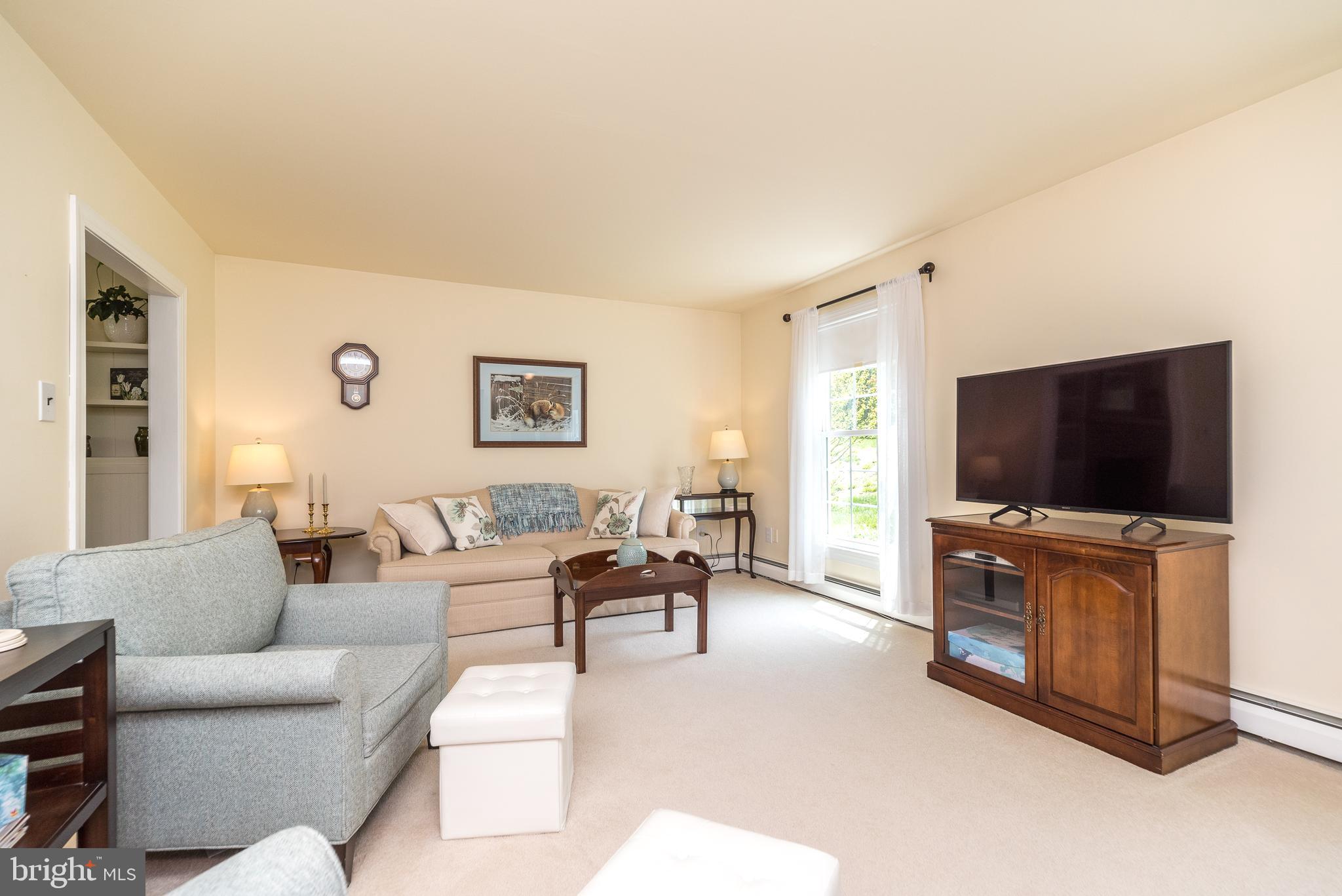 562 Headquarters Road Ottsville, PA 18942 - Photo 3 of 44 Living room