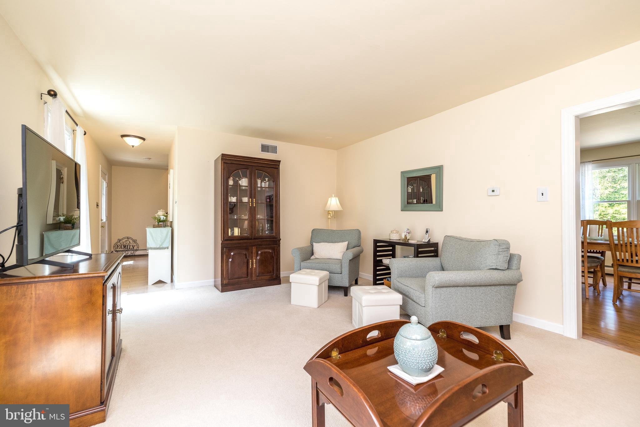 562 Headquarters Road Ottsville, PA 18942 - Photo 4 of 44 Living room