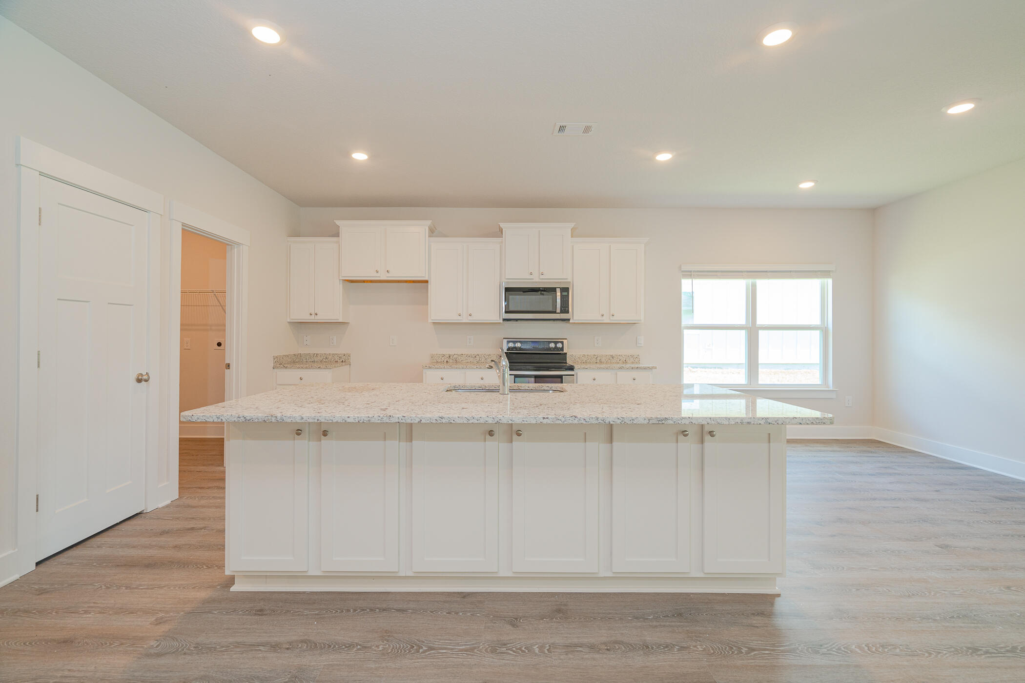 2425 Dakota Way Crestview, FL 32536 - Photo 35 of 43 Breakfast Bar