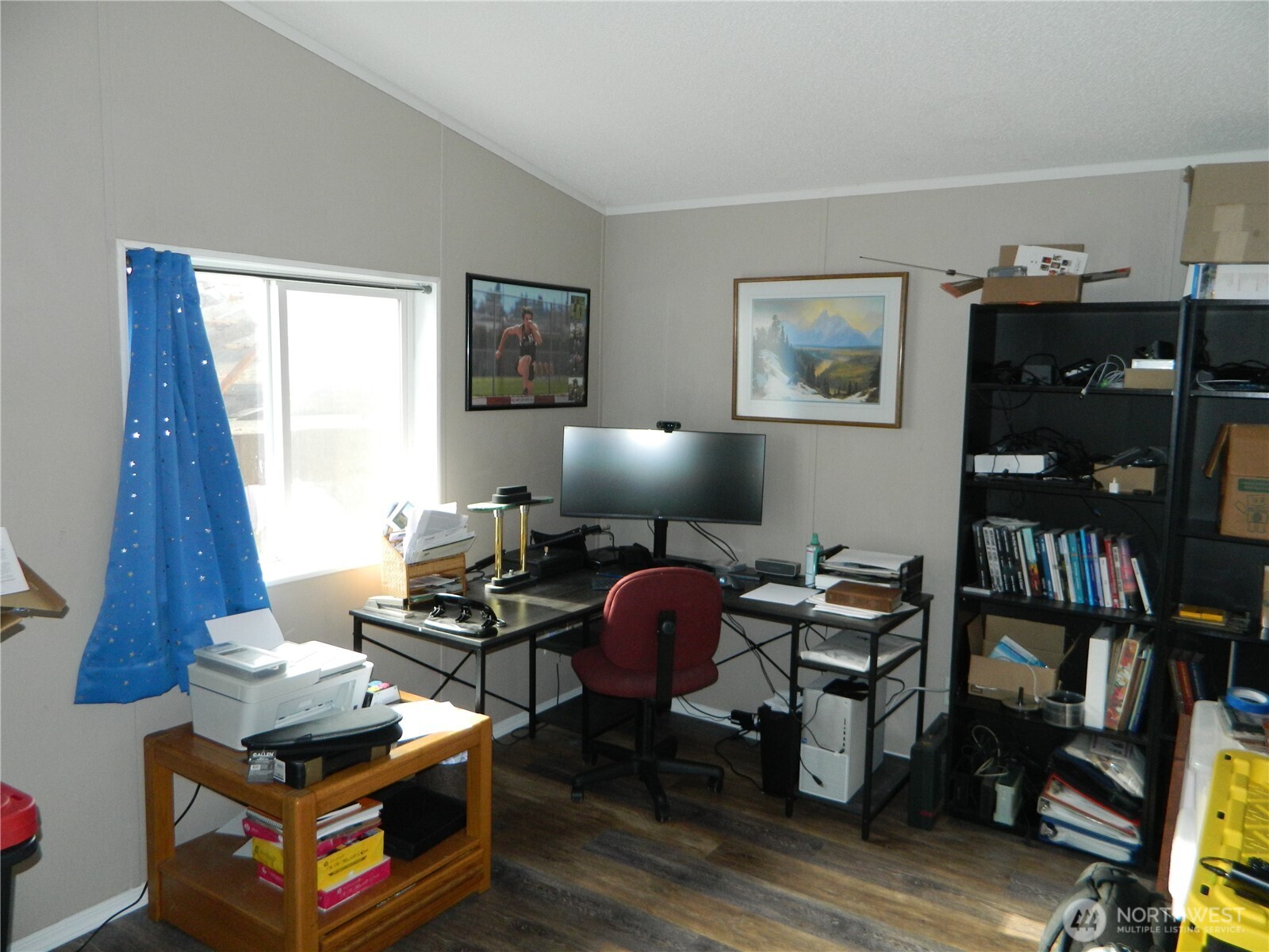28 Ridgeline Road Tonasket, WA 98855 - Photo 19 of 19 a living room with furniture and a window