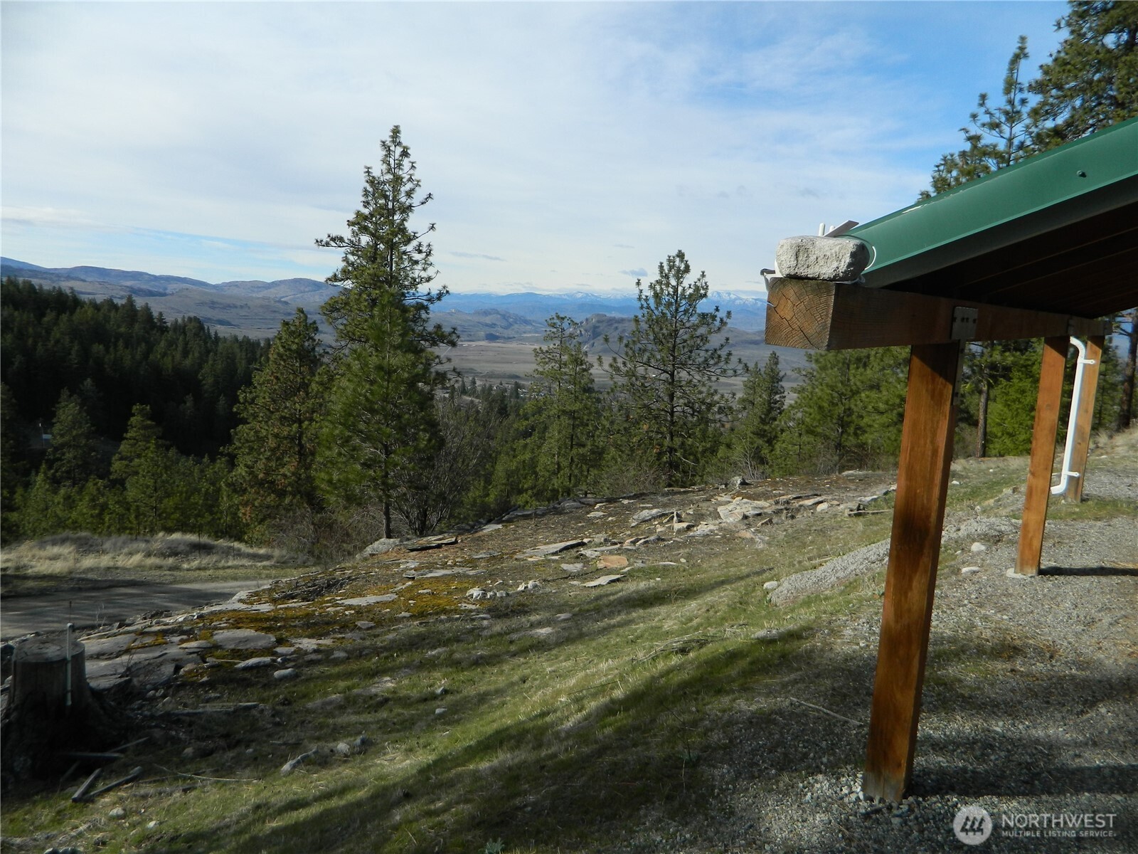 28 Ridgeline Road Tonasket, WA 98855 - Photo 7 of 19 a view of a backyard