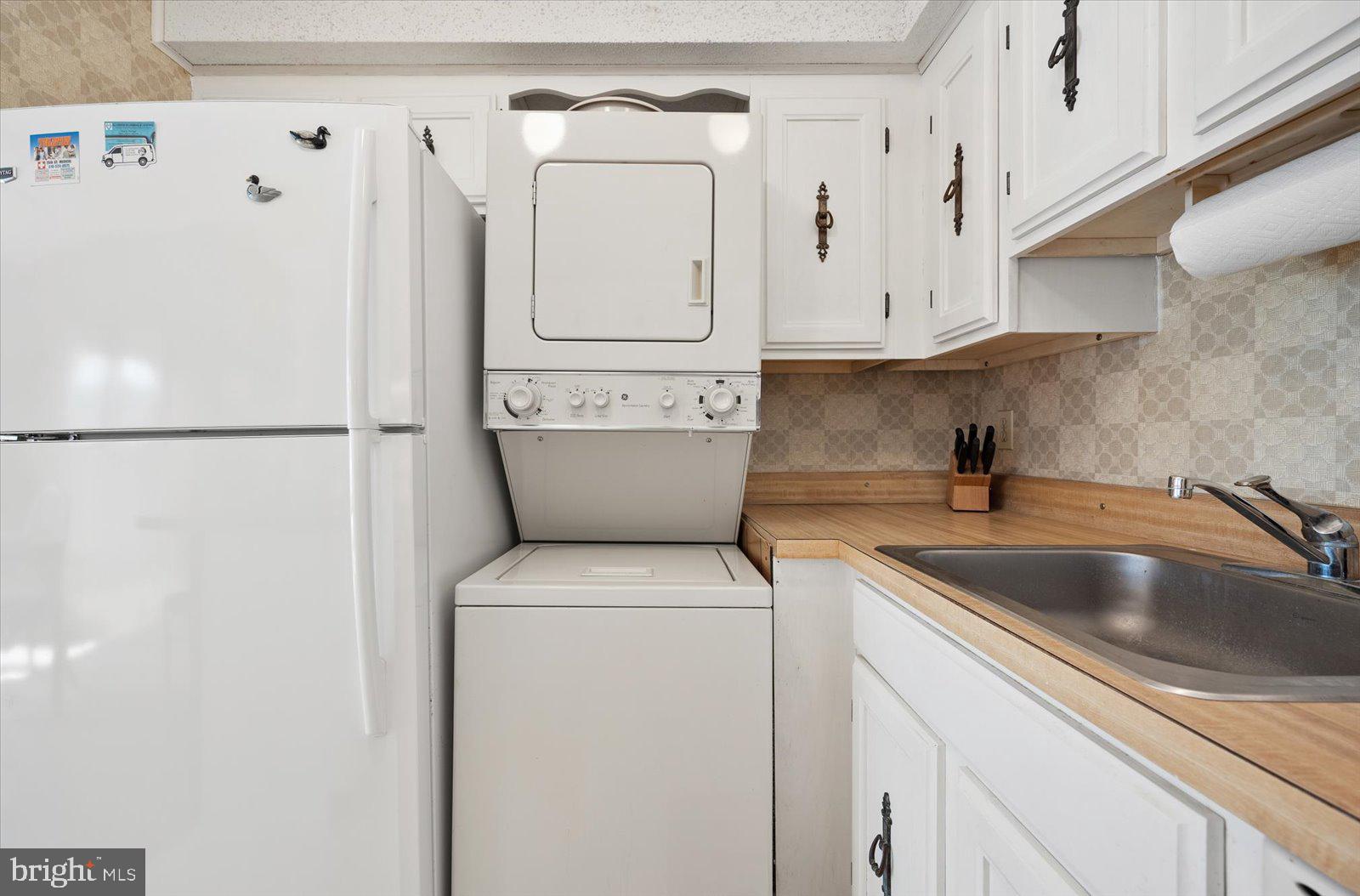 12 128th Street, Unit 2 Ocean City, MD 21842 - Photo 28 of 40 a utility room with dryer and washer