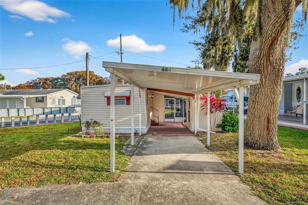 684 Cindi Avenue Leesburg, FL 34788 - Photo 33 of 60 a front view of a house with garden