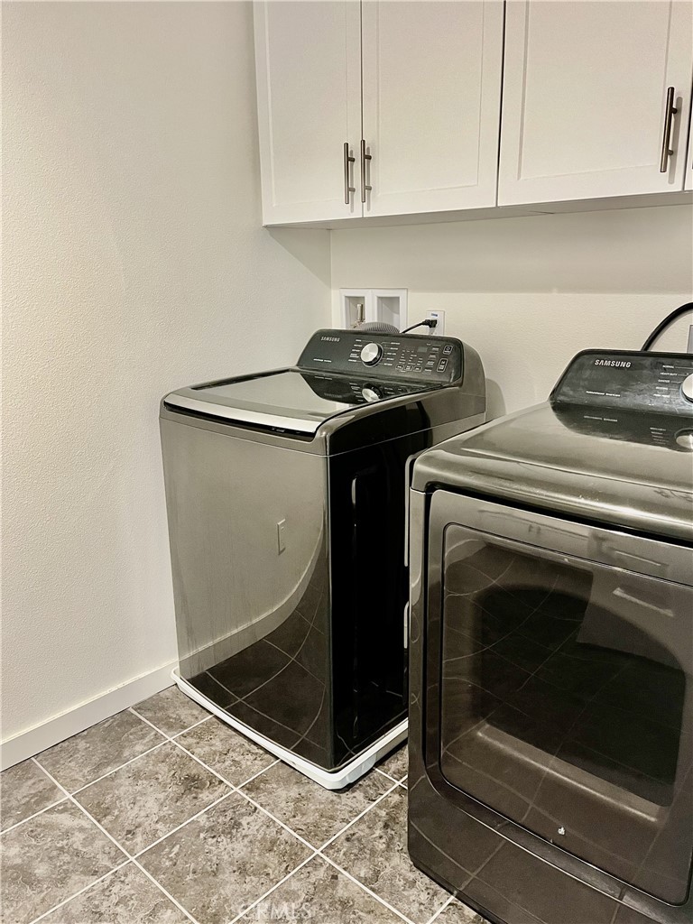 4255 Vermillion Court Riverside, CA 92505 - Photo 9 of 20 a utility room with dryer and washer