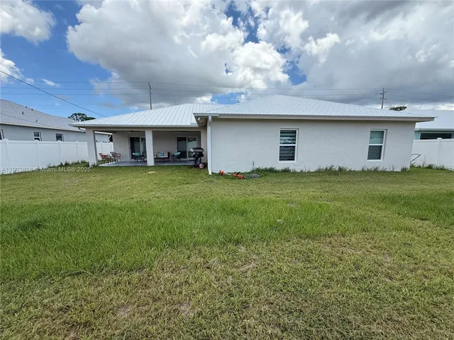 a view of a yard in front of a house