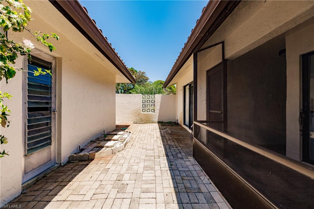 2118 Buckingham Lane Naples, FL 34112 - Photo 4 of 41