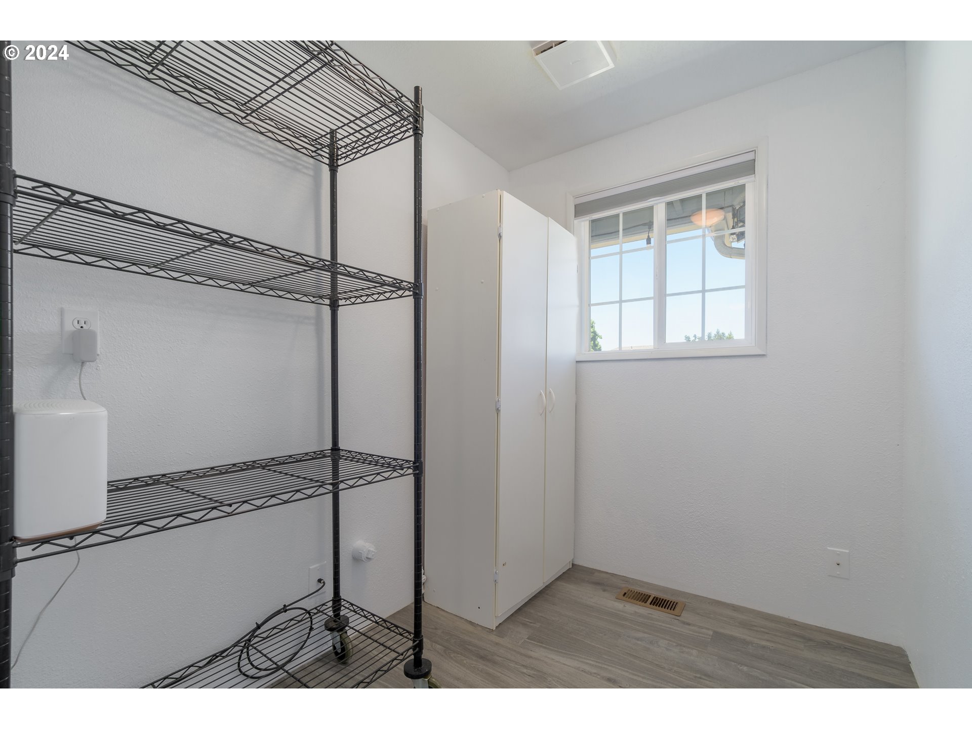 7345 B Street Springfield, OR 97478 - Photo 28 of 48 a view of an empty room
