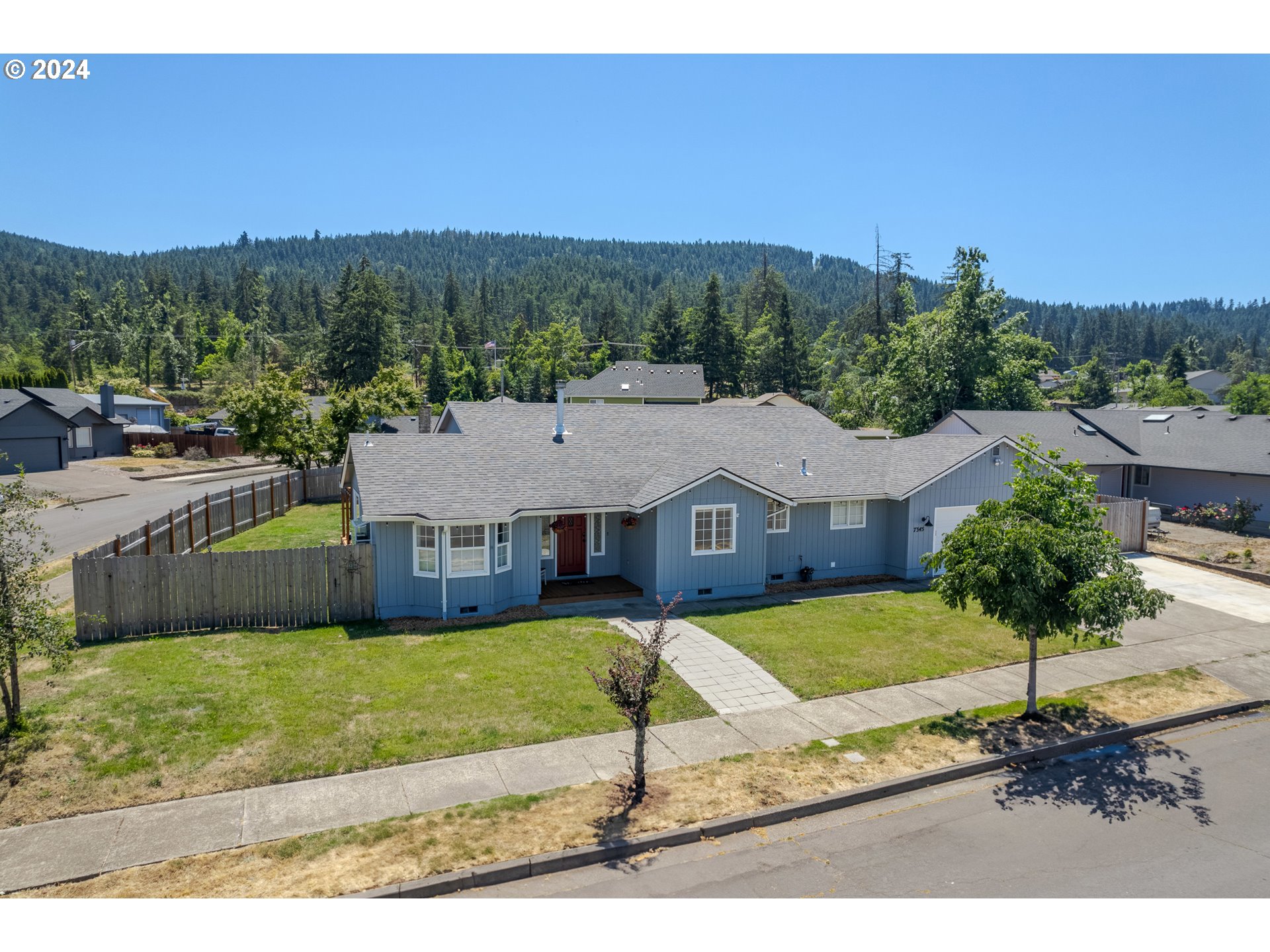 7345 B Street Springfield, OR 97478 - Photo 44 of 48 a view of a house with garden and mountains