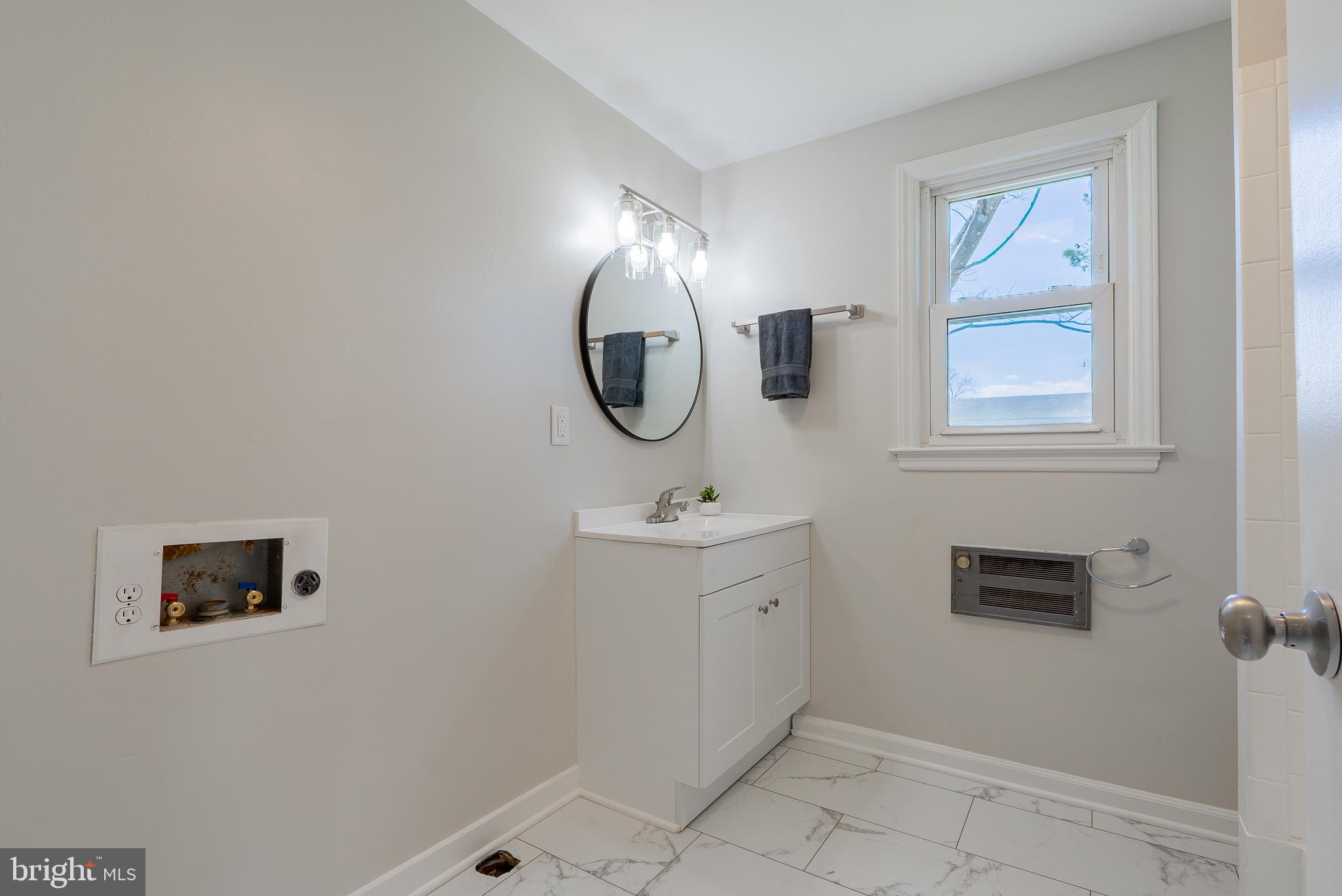 329 Dutch Mount Mount Jackson, VA 22842 - Photo 32 of 50 Modern bathroom with natural light.
