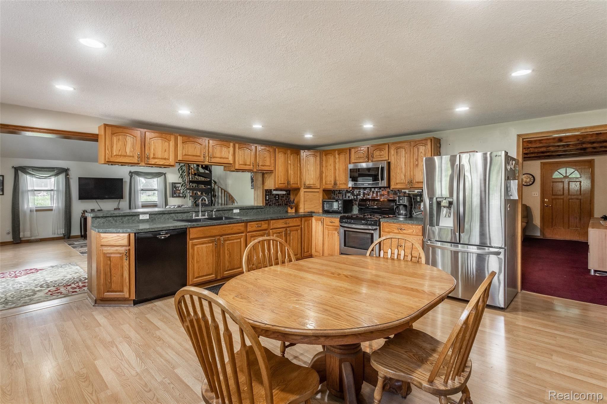 22675 Waltz Road New Boston, MI 48164 - Photo 16 of 48 244A0935-HDR.jpg