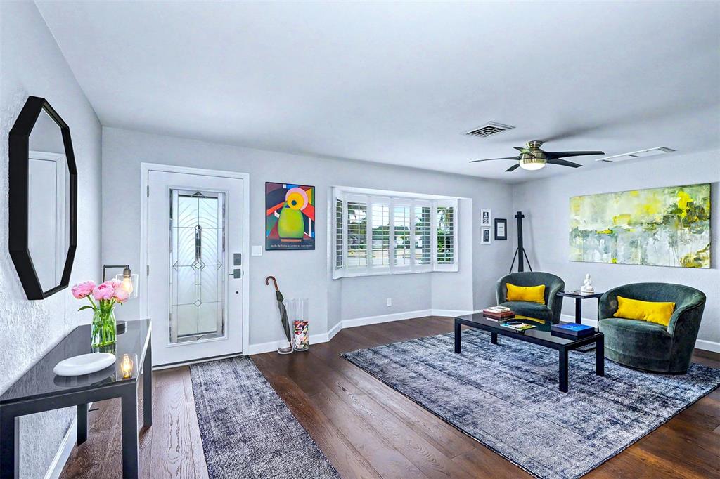 11624 Grove Street Seminole, FL 33772 - Photo 4 of 44