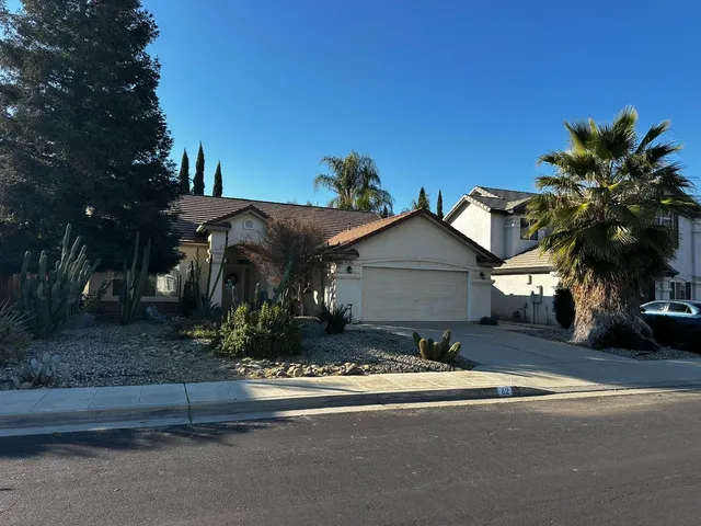 a view of a house with street