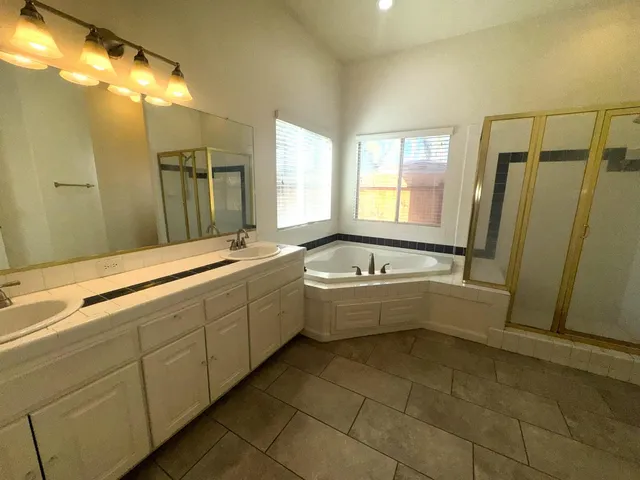 $495,000 | 62 North Helm Avenue, Clovis, CA 93612