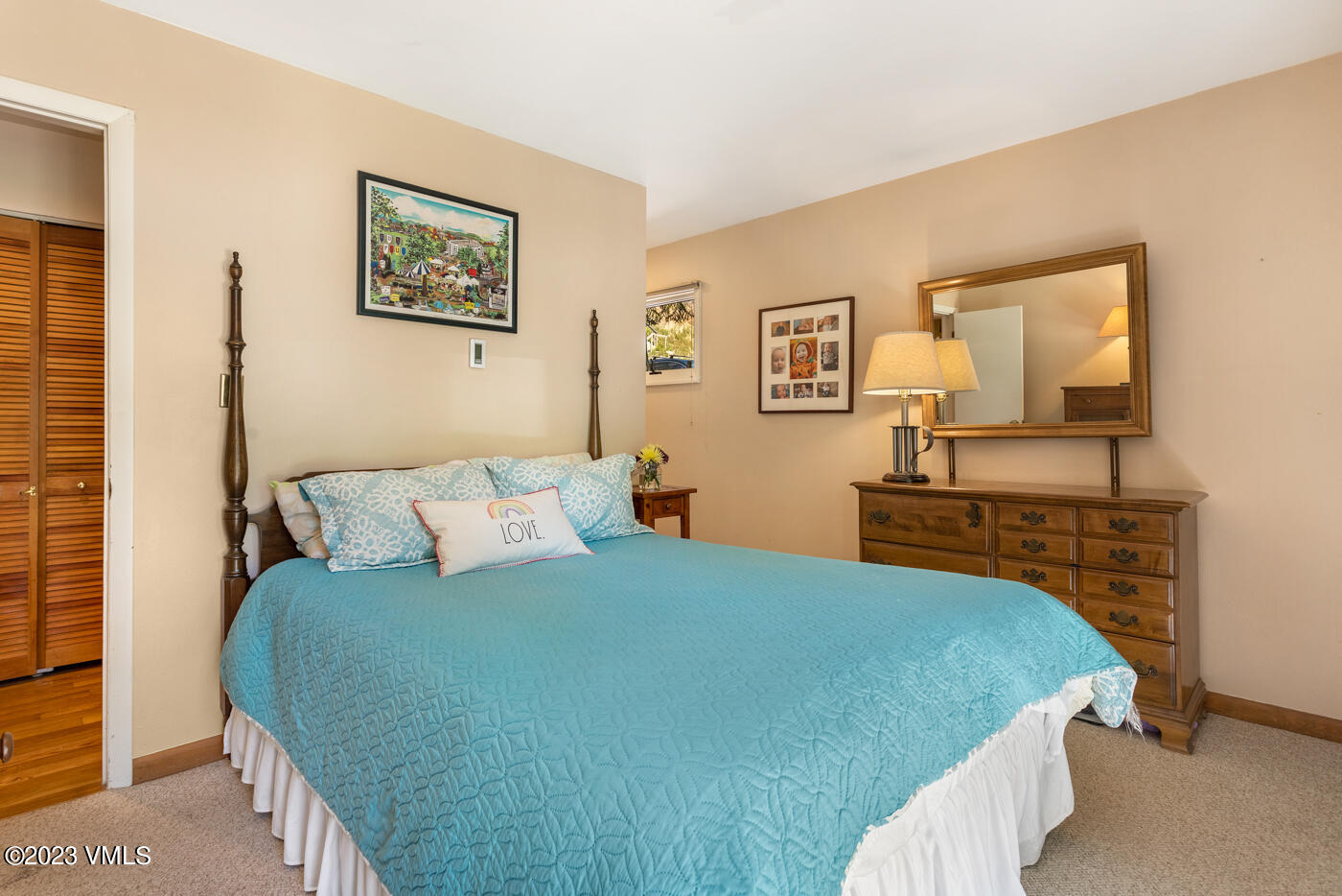 945 Red Sandstone Road, Unit B3 Vail, CO 81657 - Photo 20 of 48 a bedroom with a bed and a chandelier