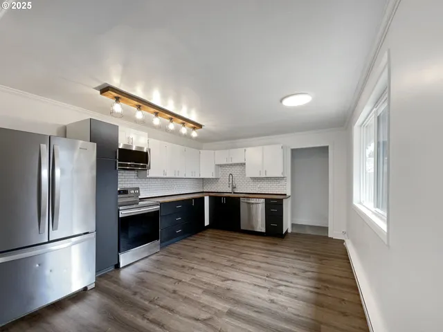 $400,000 | 6923 Southeast Nehalem Street, Portland, OR 97206