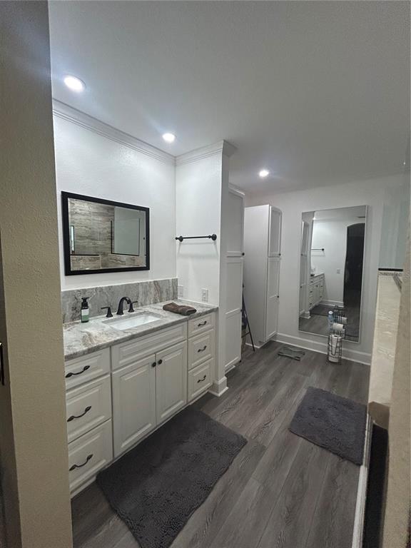 2935 Plantation Road Winter Haven, FL 33884 - Photo 20 of 32 a large bathroom with a double vanity sink and mirror