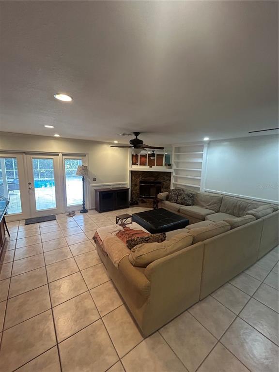 2935 Plantation Road Winter Haven, FL 33884 - Photo 10 of 32 a living room with furniture