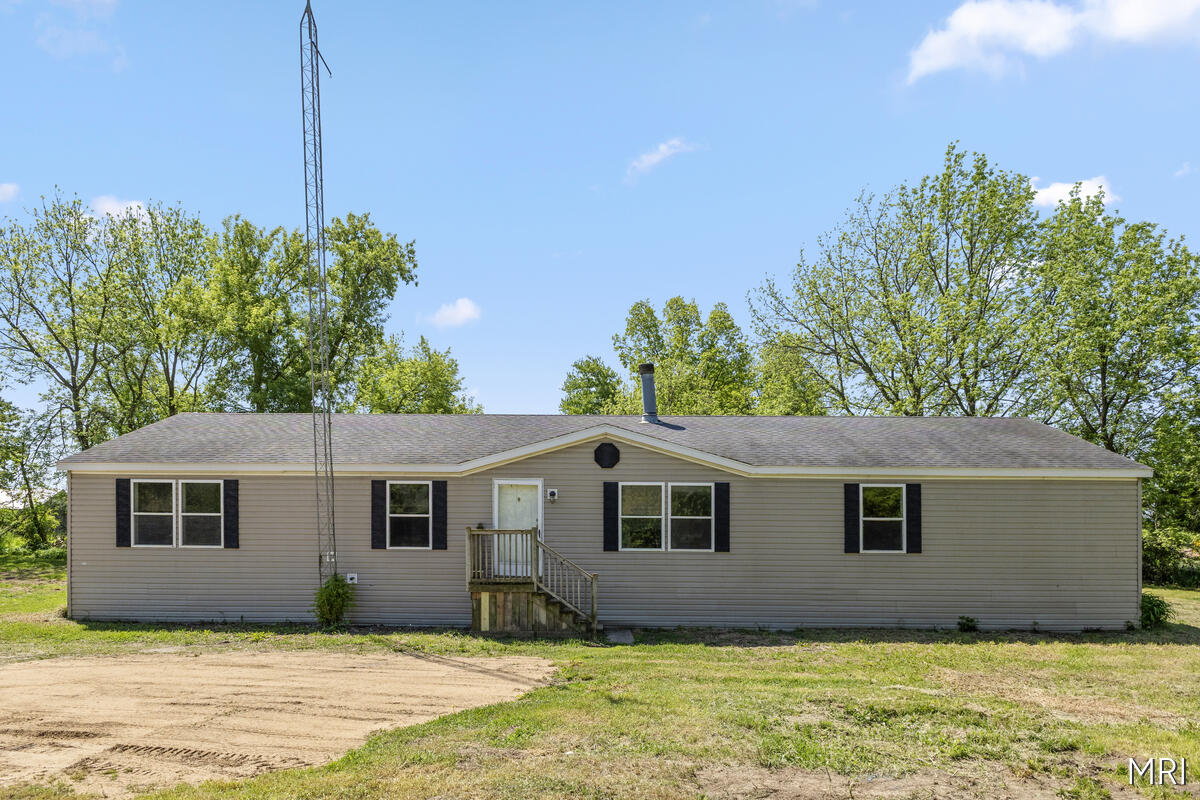 5950 South Grow Road Sheridan, MI 48884 - Photo 2 of 17 5950-S-Grow_001