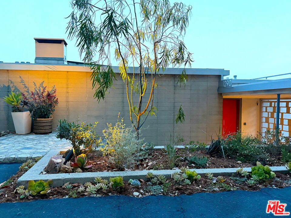 1290 Rancheros Road Pasadena, CA 91103 - Photo 3 of 72