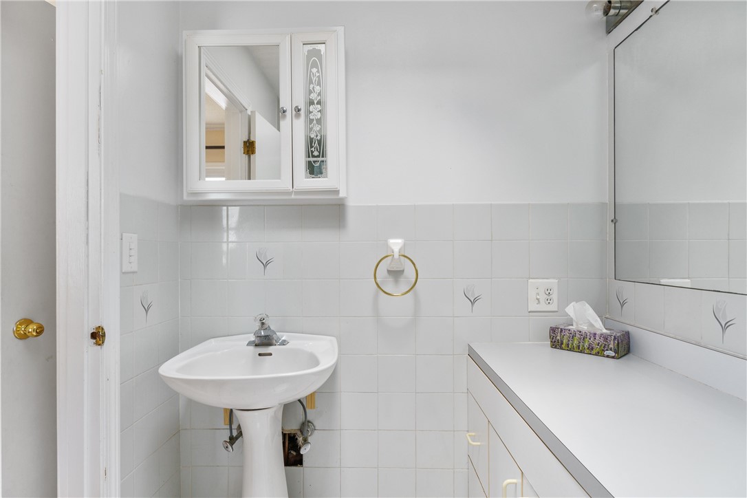 20 Malcolm Street Cranston, RI 02910 - Photo 20 of 29 MASTER BATHROOM
