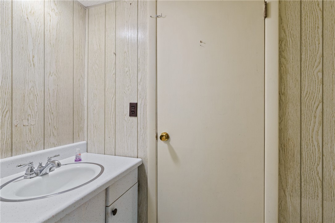 20 Malcolm Street Cranston, RI 02910 - Photo 27 of 29 LAVETTE IN LOWER LEVEL