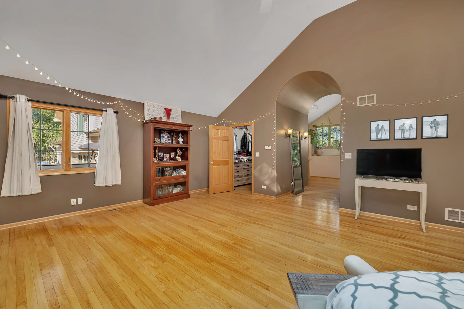 9417 West Steger Road Frankfort, IL 60423 - Photo 15 of 52 a view of a livingroom with furniture and window