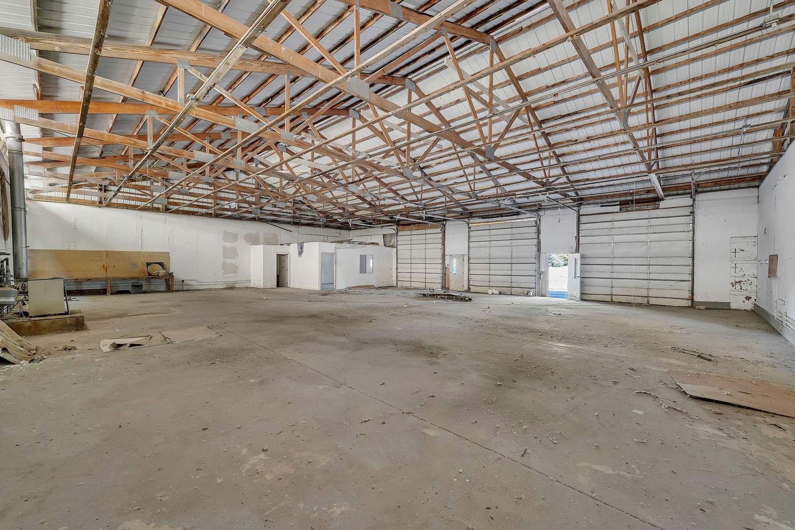 9417 West Steger Road Frankfort, IL 60423 - Photo 36 of 52 a view of a garage